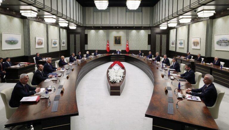 kabine-yarin-toplaniyor-XeBCXH48.jpg