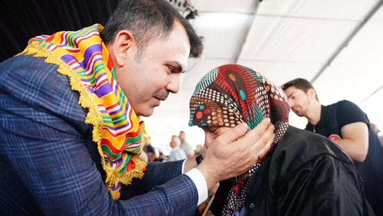 sindirgida-depremzede-kadinlara-yeni-ev-temeli-t5IUsZEz.jpg