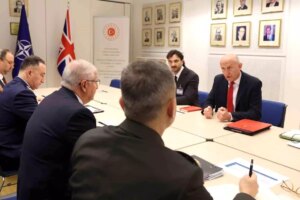 bakan guler brukselde healy ile gorustu psX68xbi.jpg