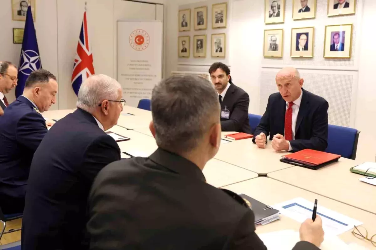 bakan guler brukselde healy ile gorustu psX68xbi.jpg