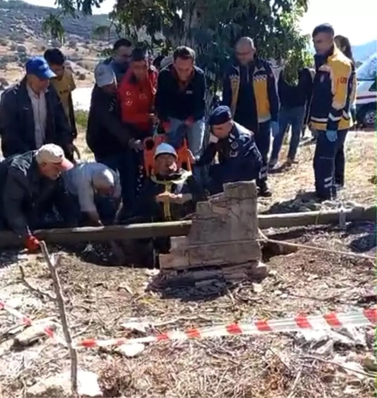 bucakta kuyuya dusen vatandas itfaiye ekipleri tarafindan kurtarildi ICvSxdR1.jpg