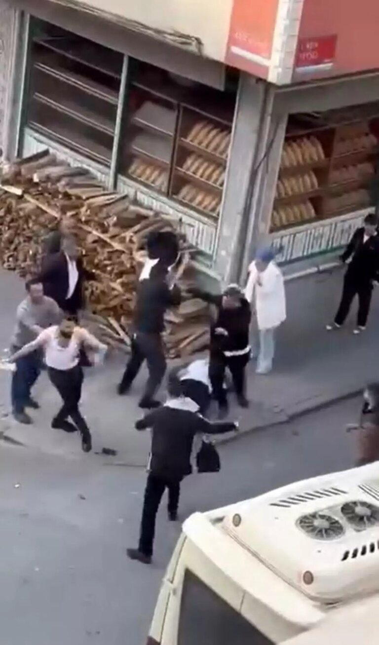 kucukcekmecede bicakli ve sopali kavga 5 yarali rYZJ36OZ.jpg
