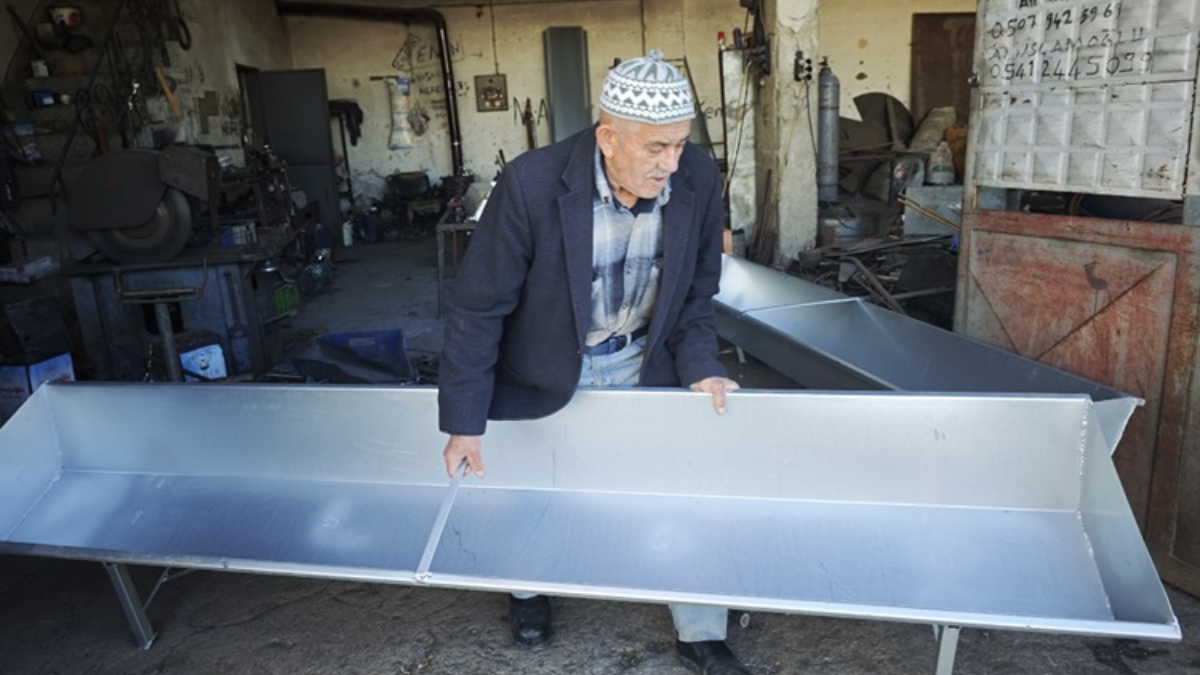 antalyada-57-yildir-demir-dovuyor-IG61qKnn.jpg