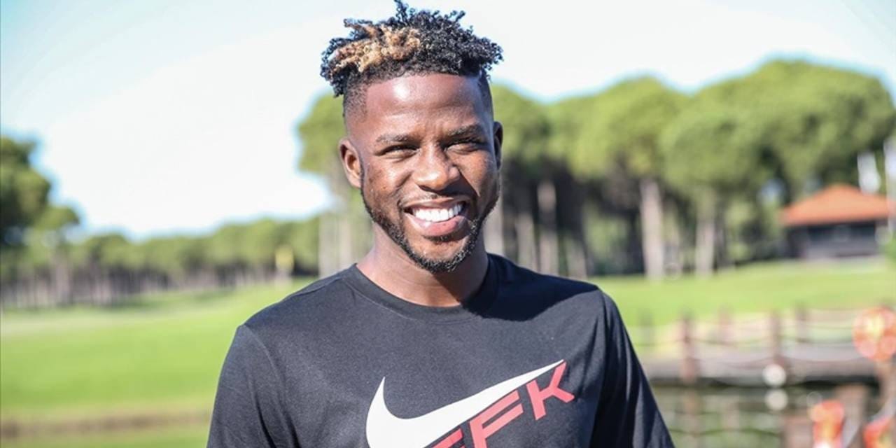 bir zamanlar super ligde oynuyordu unlu futbolcuya avmde silahli tehdit pq1lFe3P.jpg