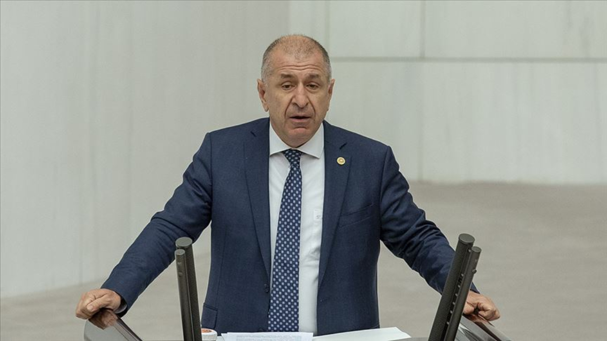 umit ozdagla ahmet davutoglu kavgasi buyuyor gelecekti ama gelemedi nev1fpC4.jpg