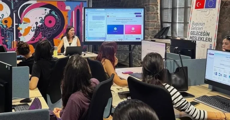 izmir-buyuksehir-gencleri-dijital-genclere-hazirliyor-hEmFxS2j.webp